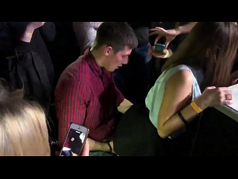 ❤️ Sexe real en una discoteca russa. Noia russa de 18 anys a l'anus i la vagina follada en una discoteca ❤ Vídeo sexual al ca.japangaysex.ru ❌
